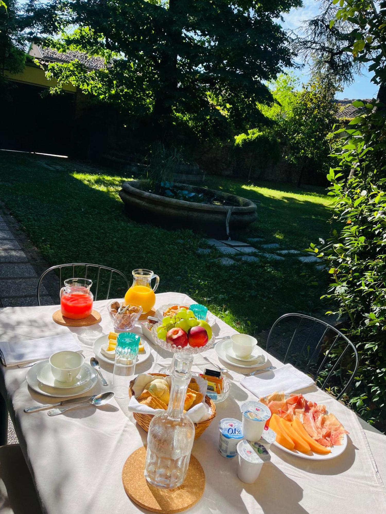 Bed and Breakfast Palazzo Sismonda Corneliano d'Alba Zewnętrze zdjęcie