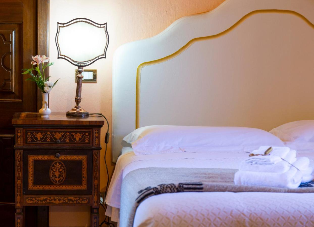 Bed and Breakfast Palazzo Sismonda Corneliano d'Alba Zewnętrze zdjęcie
