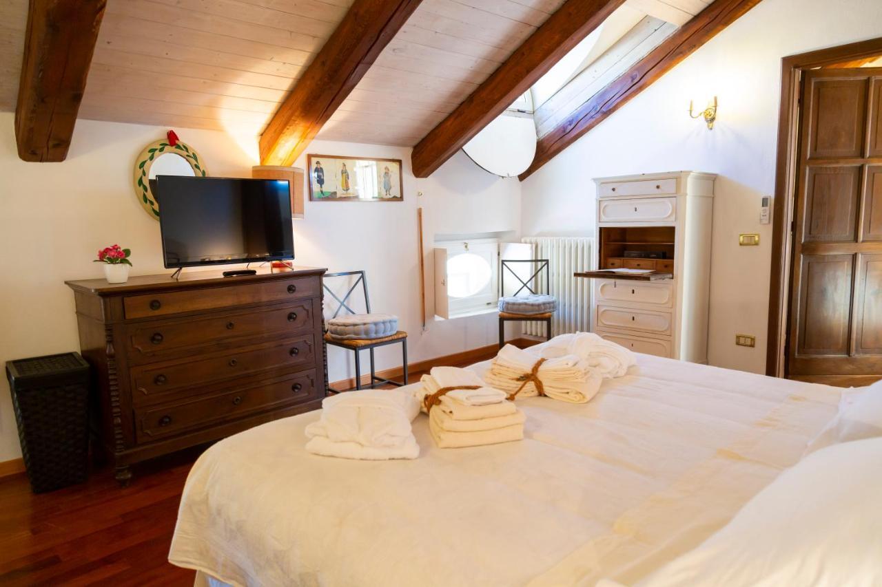 Bed and Breakfast Palazzo Sismonda Corneliano d'Alba Zewnętrze zdjęcie