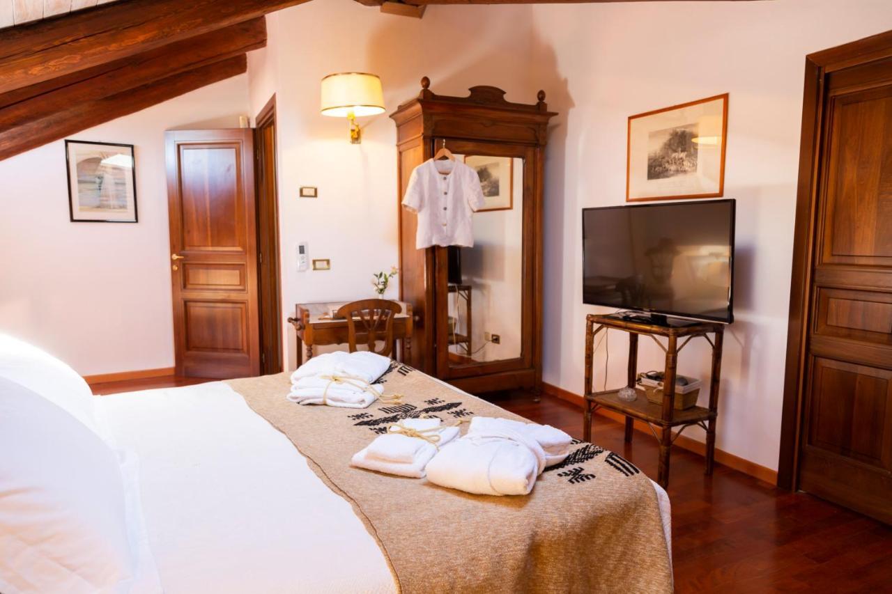 Bed and Breakfast Palazzo Sismonda Corneliano d'Alba Zewnętrze zdjęcie